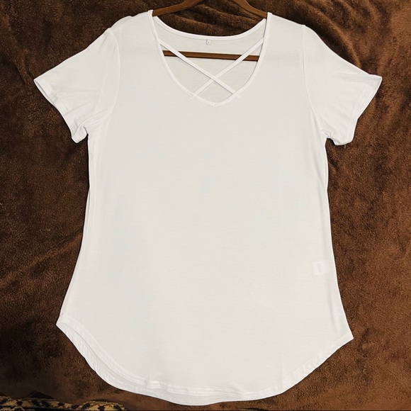 NWOT-White Casual Fun Top - Picture 3 of 9